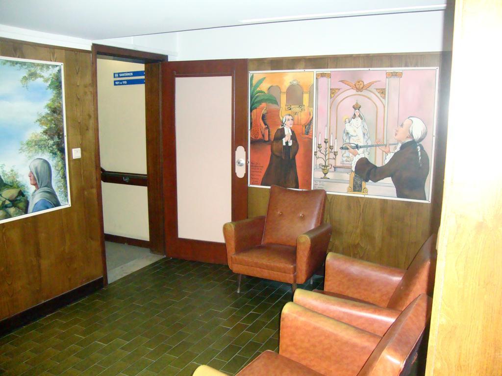 Casa De Retiros N. S. Perpetuo Socorro Hotell Guimarães Rum bild
