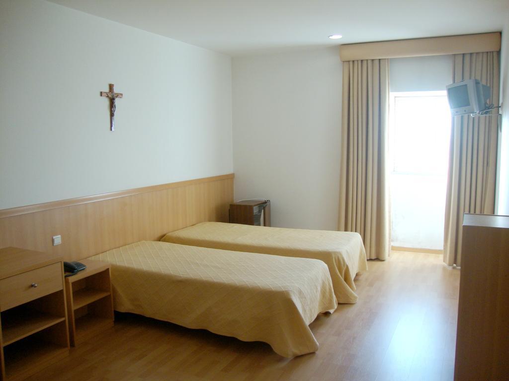 Casa De Retiros N. S. Perpetuo Socorro Hotell Guimarães Rum bild