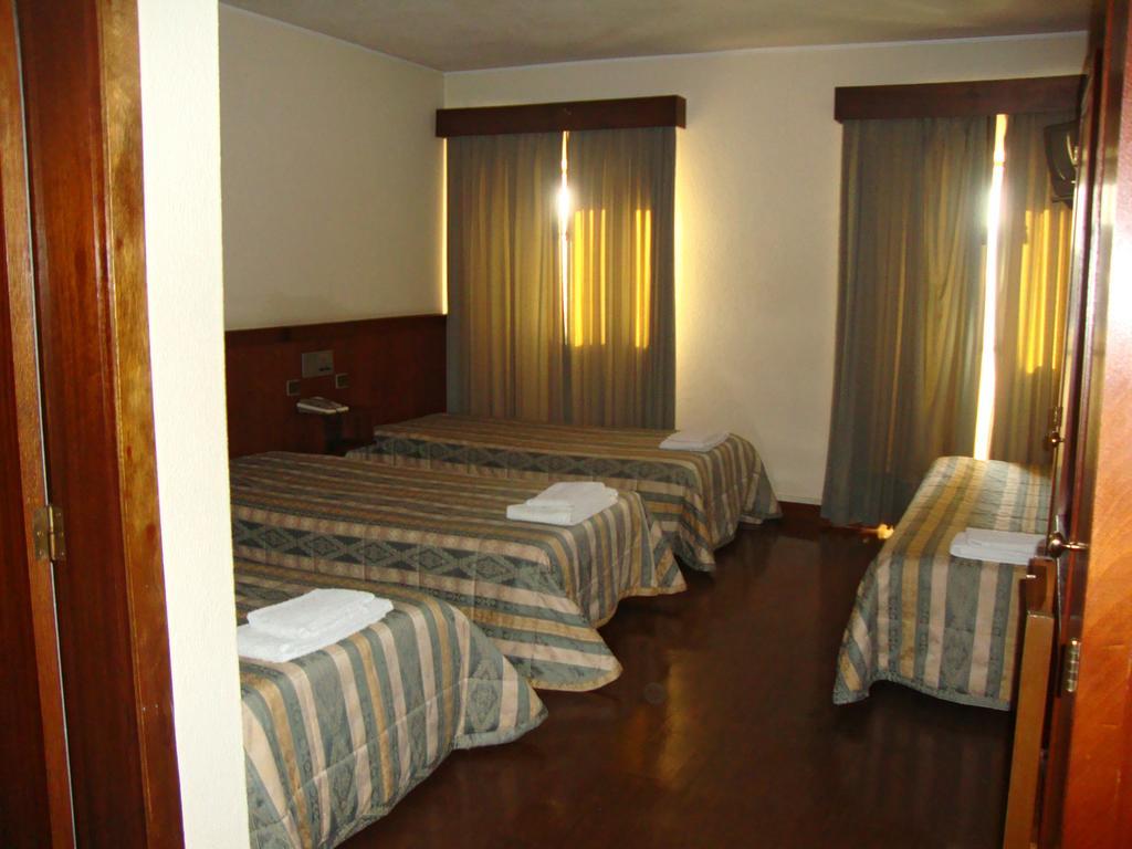 Casa De Retiros N. S. Perpetuo Socorro Hotell Guimarães Rum bild