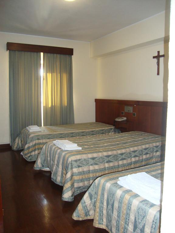 Casa De Retiros N. S. Perpetuo Socorro Hotell Guimarães Rum bild