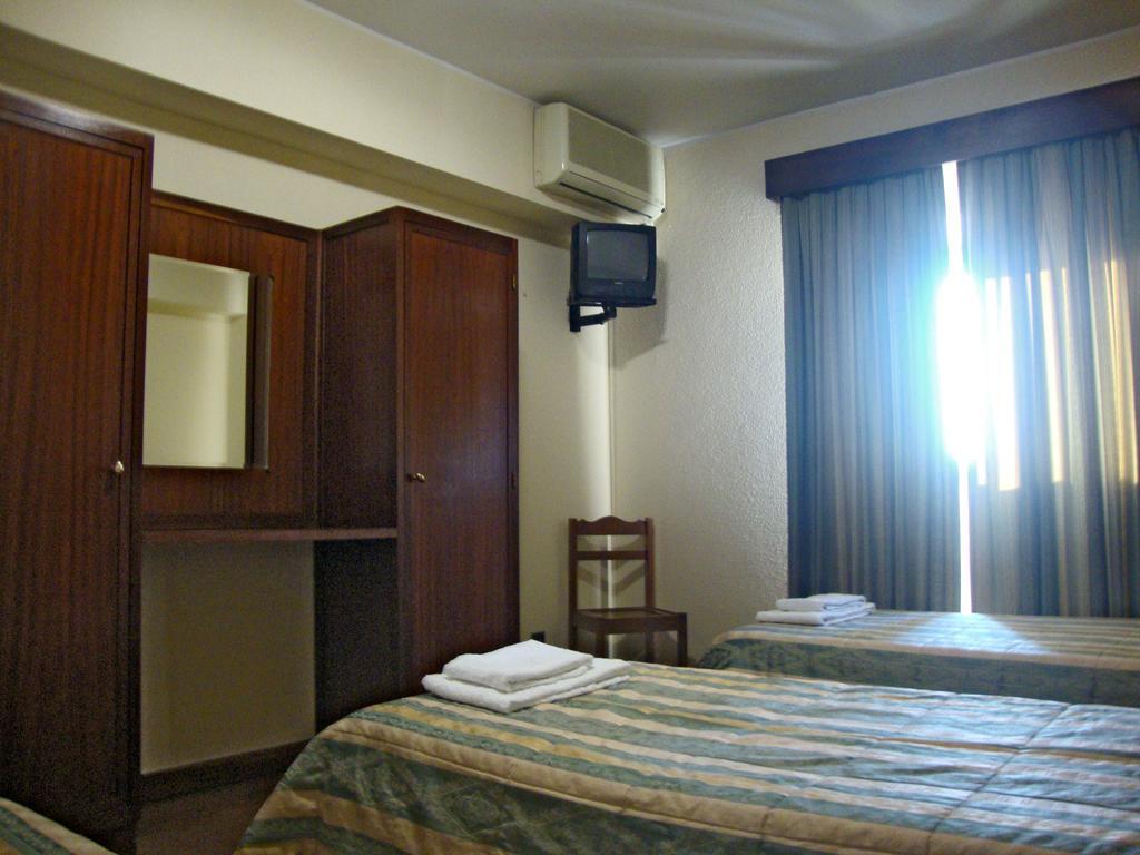 Casa De Retiros N. S. Perpetuo Socorro Hotell Guimarães Rum bild